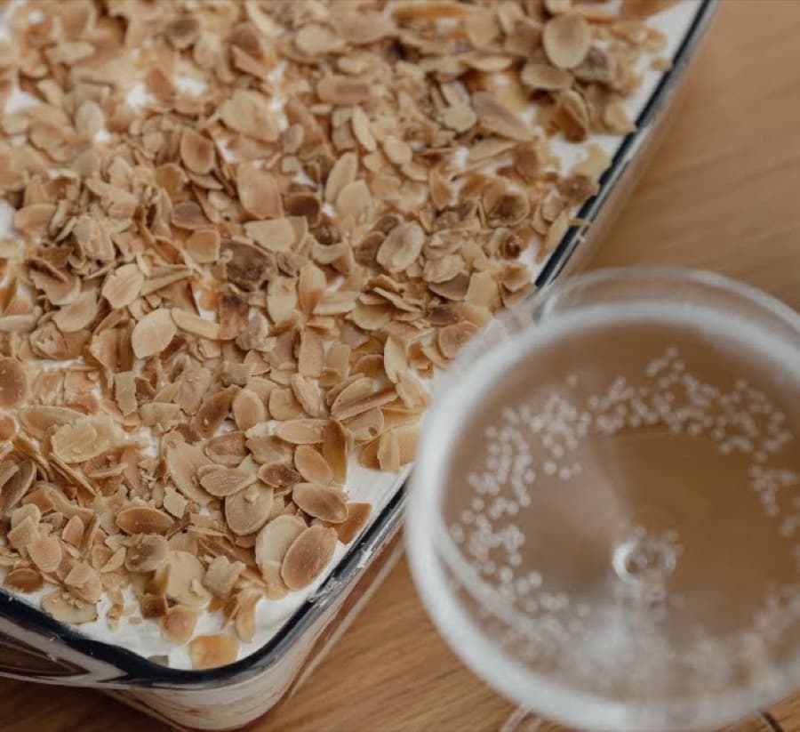 Almond-topped crumble